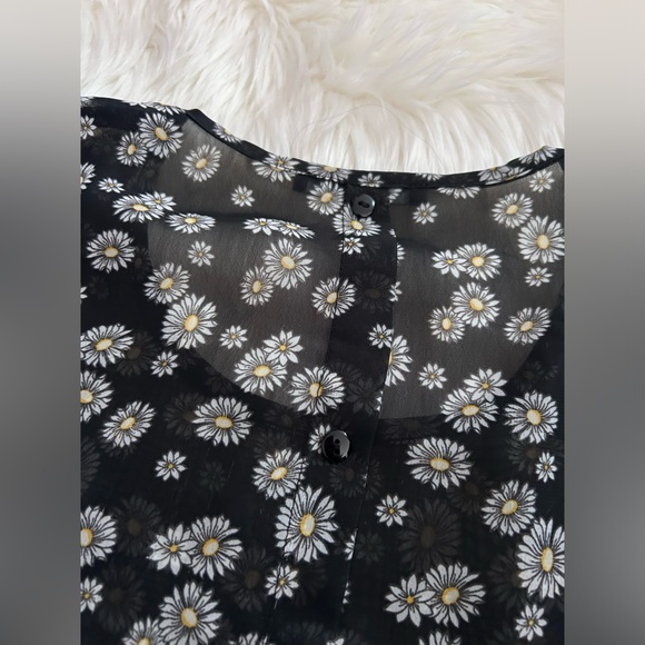 Suzy Shier Top - Picture 5 of 16